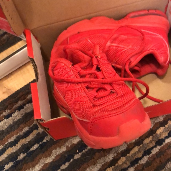 Red Nike airs worn 3-5 times - Picture 2 of 4